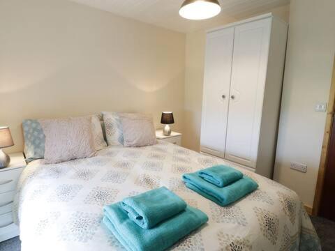 Ty Rhos, Farm Stay, Sleeps 4, Rhoshirwaun 2 Miles From 阿贝达隆 外观 照片